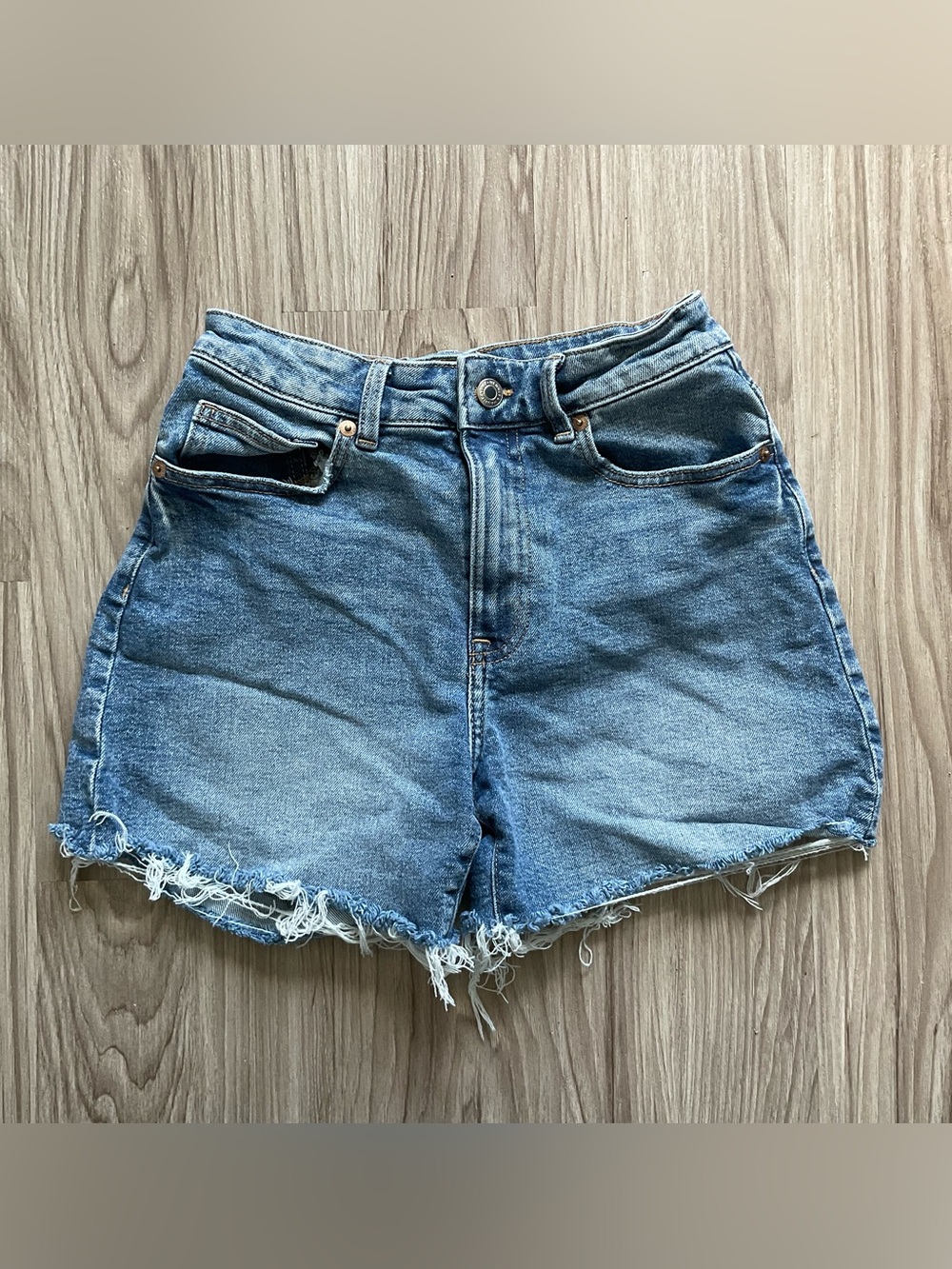 H&M Mid Wash Raw Hem High Waisted Denim Shorts Size 4 Summer Basic Jeans